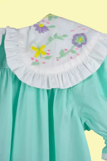 Vestido Infantil Encantado com Gola Bordada à Mão
