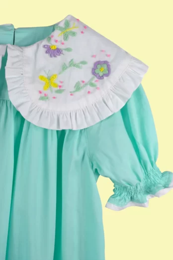 Vestido Infantil Encantado com Gola Bordada à Mão
