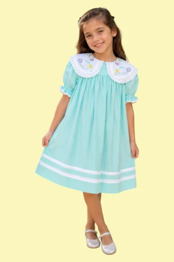 Vestido Infantil Encantado com Gola Bordada à Mão