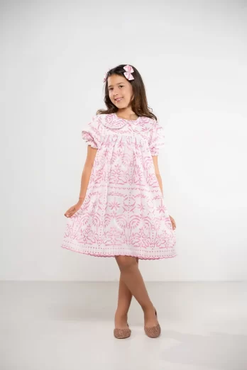 Vestido Infantil Gola Redonda e Bordados
