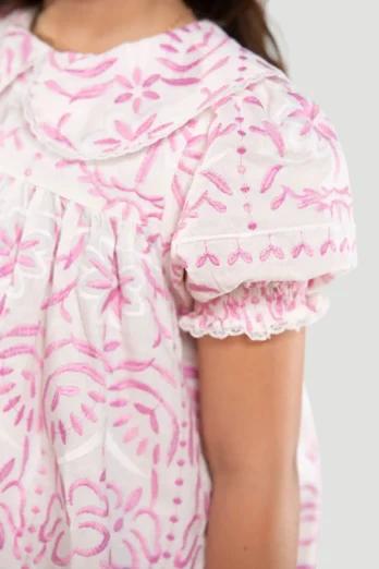 Vestido Infantil Gola Redonda e Bordados