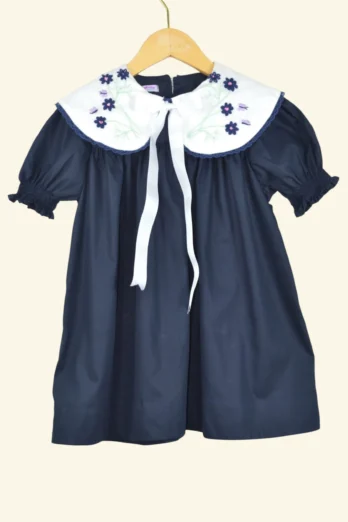 Vestido Infantil Libélula com Gola Bordada à Mão