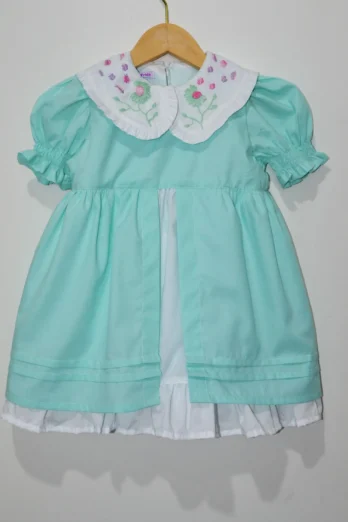 Vestido Infantil Margarida com Babado Duplo Bordado à Mão
