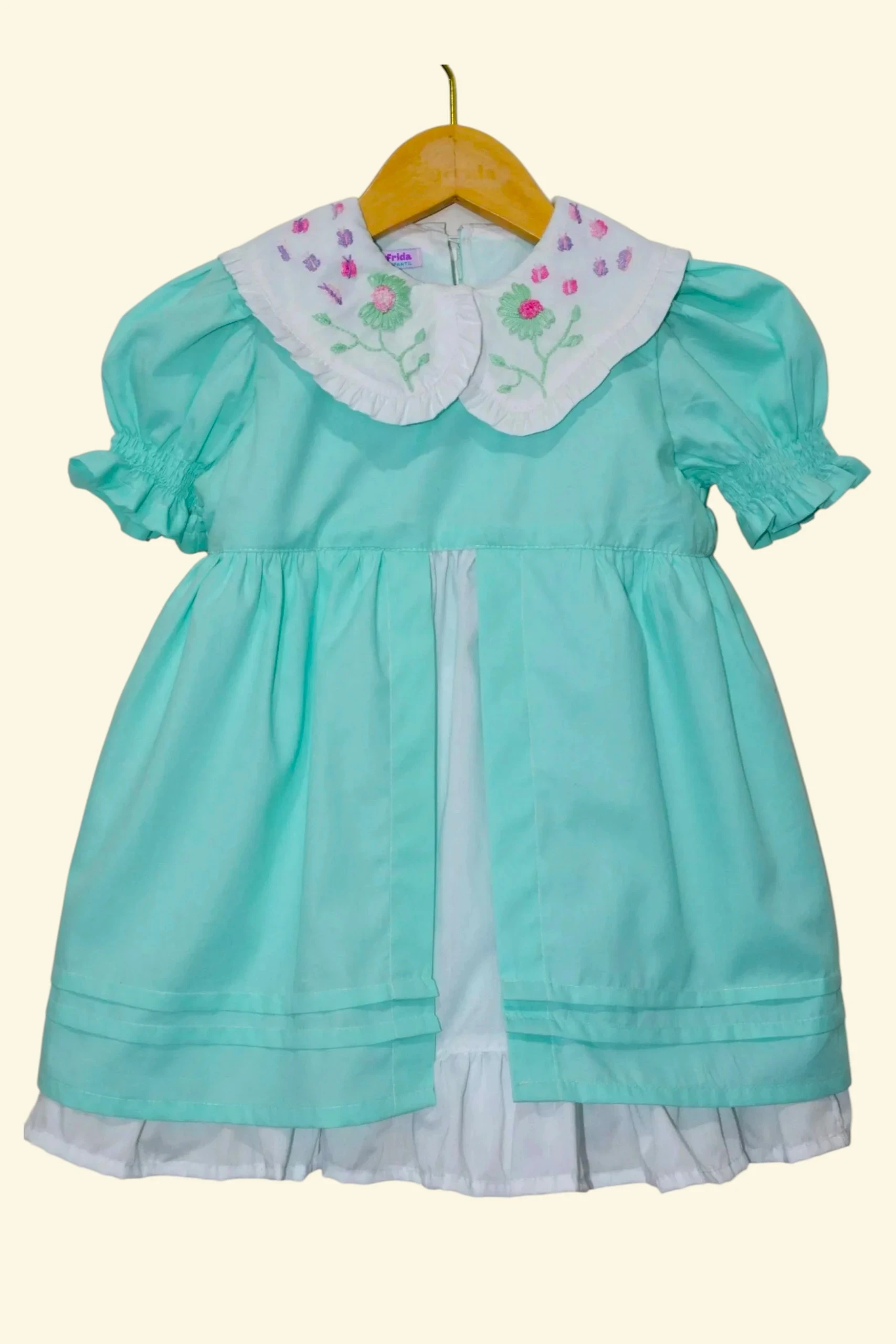 Vestido Infantil Margarida com Babado Duplo Bordado à Mão - Imagem 2