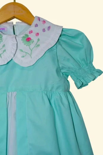 Vestido Infantil Margarida com Babado Duplo Bordado à Mão