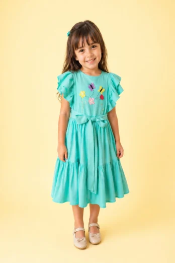 Vestido Infantil Verde Babados Encanto Floral Bordado à Mão