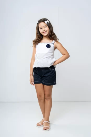 Conjunto Infantil com detalhe Bordado Azul e Branco